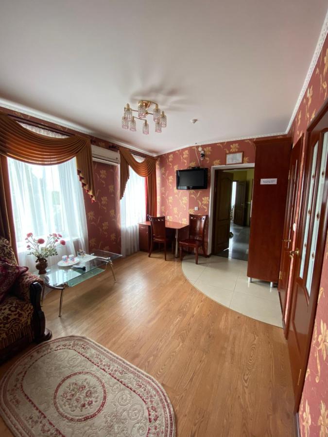 Золотий Лев Hotel Zvenyhorodka Bagian luar foto